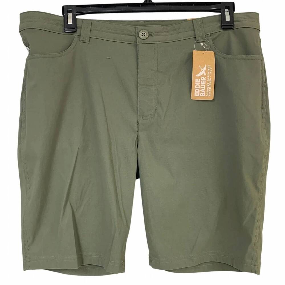 NEW EDDIE BAUER women's rainier bermuda shorts in sprig green